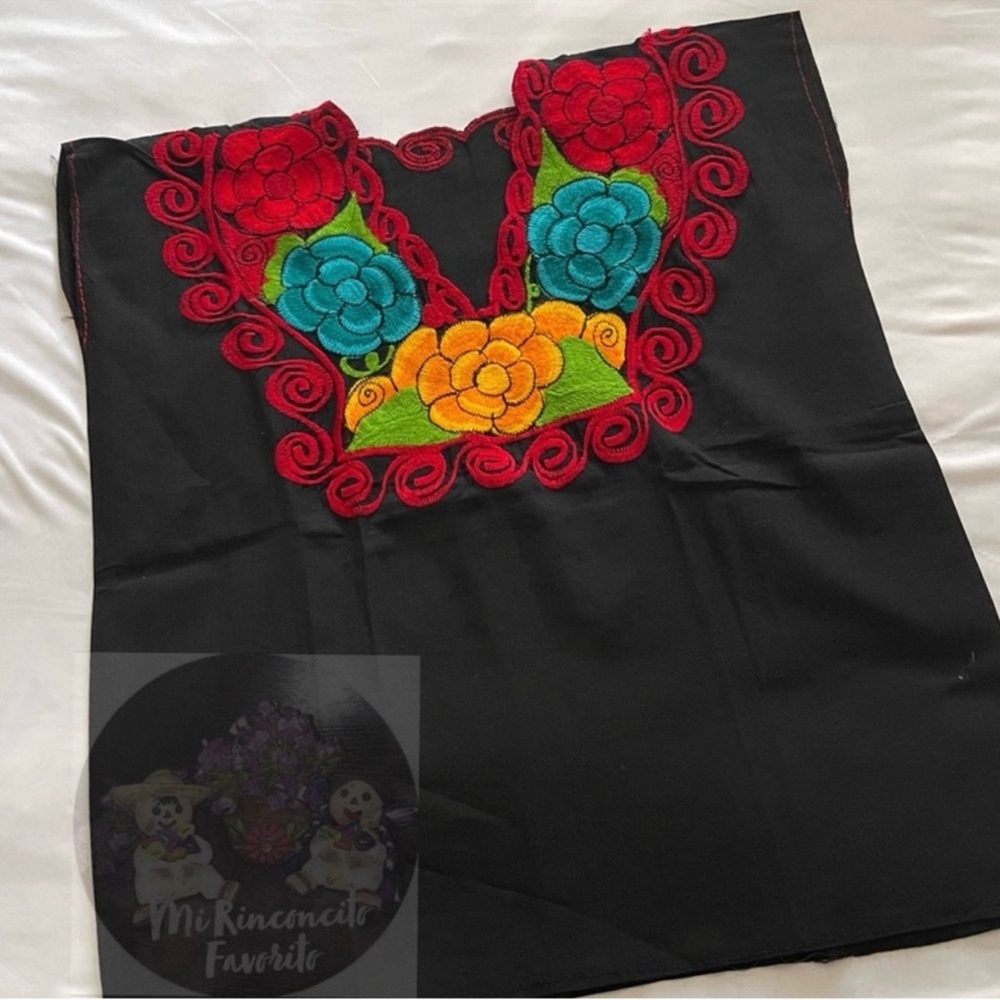 NWOT Embroidered Mexican Blouse